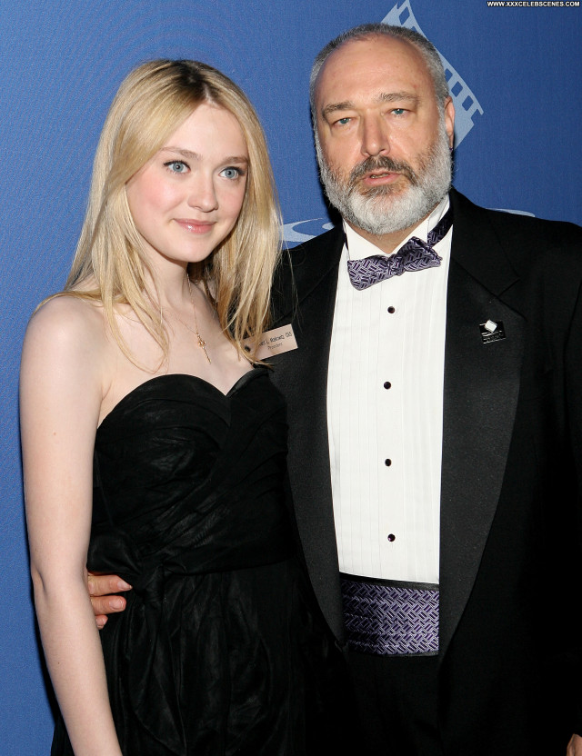 Dakota Fanning Celebrity Actress Awards Babe Beautiful Posing Hot