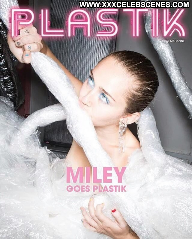 Miley Cyrus Topless Babe Beautiful Posing Hot Celebrity American Miley Cyrus Topless Babe Beautiful Posing Hot Celebrity American