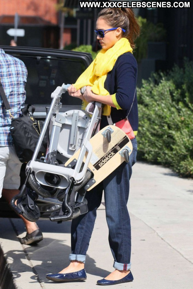 Jessica Alba Los Angeles Beautiful Babe Los Angeles Paparazzi Posing