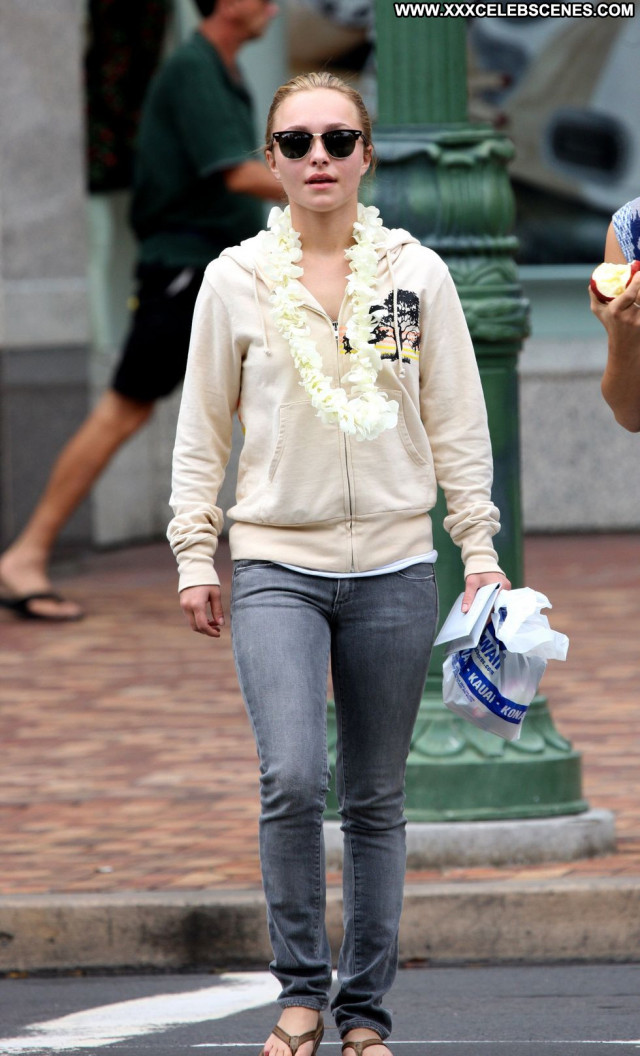 Hayden Panettiere Candid Hawaii Paparazzi Beautiful Candids Posing