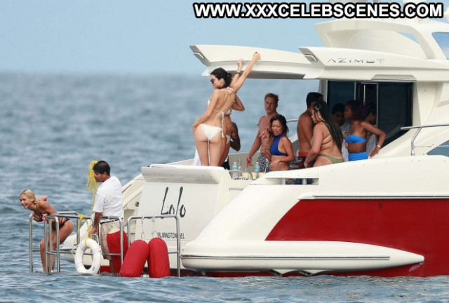 Kendall Jenner Bikini Posing Hot Beautiful Celebrity Paparazzi