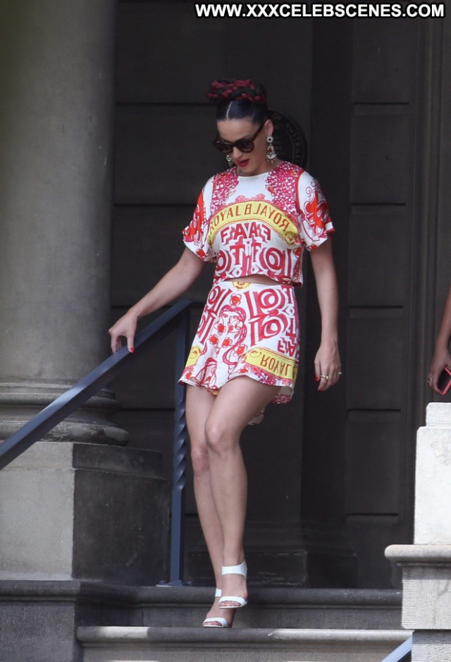 Katy Perry High School Celebrity Paparazzi School Beautiful Posing