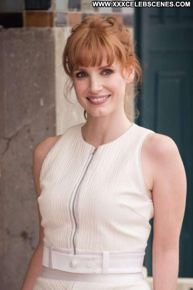 Jessica Chastain Babe Paparazzi Beautiful Posing Hot France Celebrity