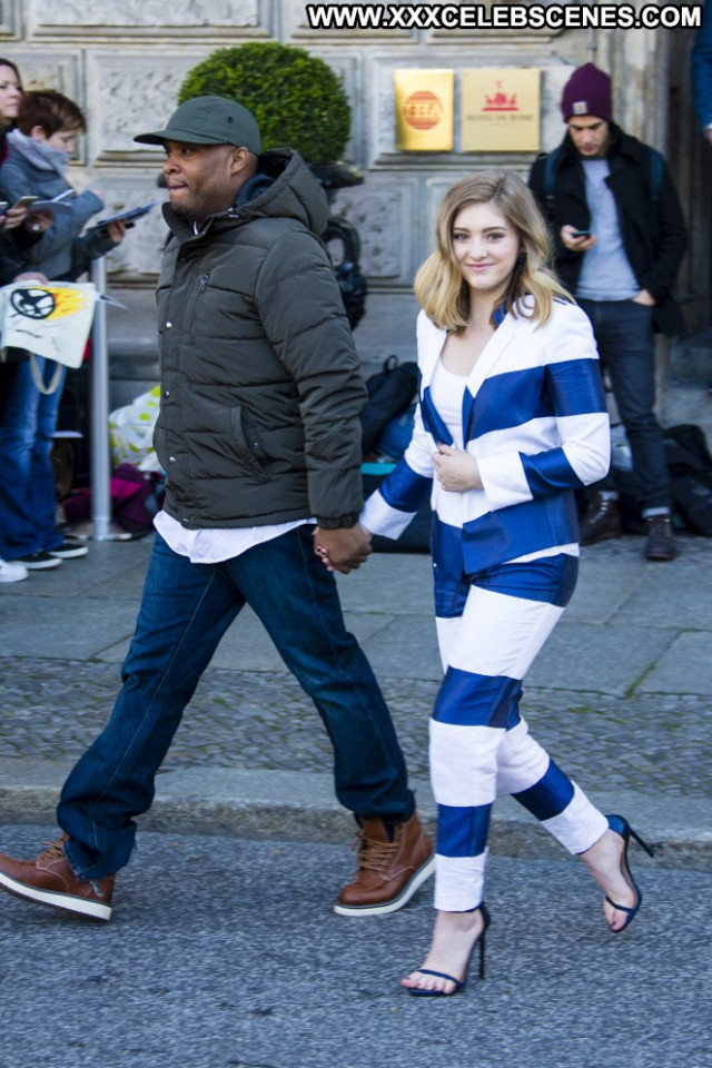 Willow Shields Celebrity Posing Hot Babe Hot Paparazzi Hotel Willow Shields Celebrity Posing Hot Babe Hot Paparazzi Hotel