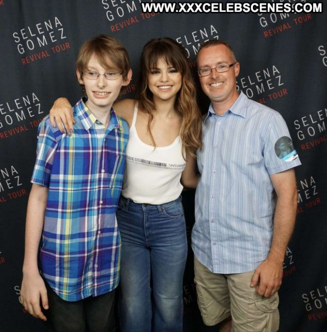 Selena Gomez Beautiful Paparazzi Posing Hot Celebrity Babe Gorgeous Selena Gomez Beautiful Paparazzi Posing Hot Celebrity Babe Gorgeous