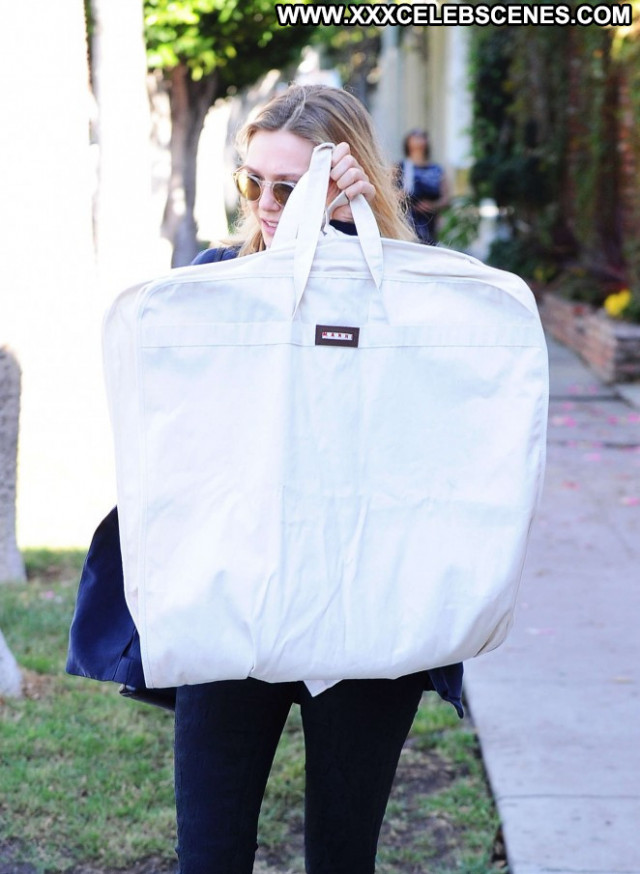 Elizabeth Olsen Los Angeles Posing Hot Los Angeles Beautiful Elizabeth Olsen Los Angeles Posing Hot Los Angeles Beautiful