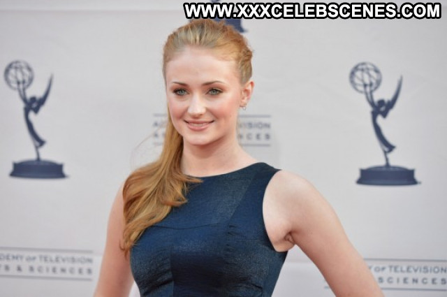 Sophie Turner Game Of Thrones Hollywood Posing Hot Beautiful