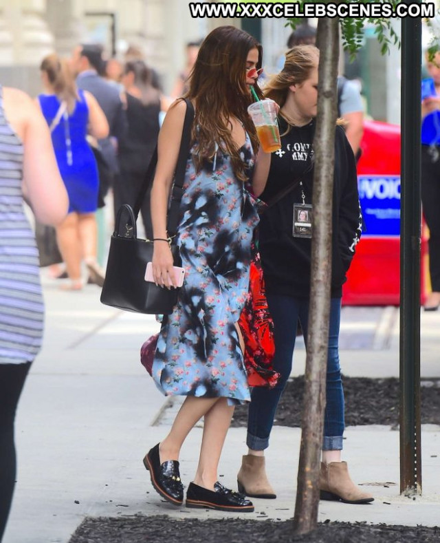 Selena Gomez New York Posing Hot Babe Paparazzi Beautiful Hot Hotel