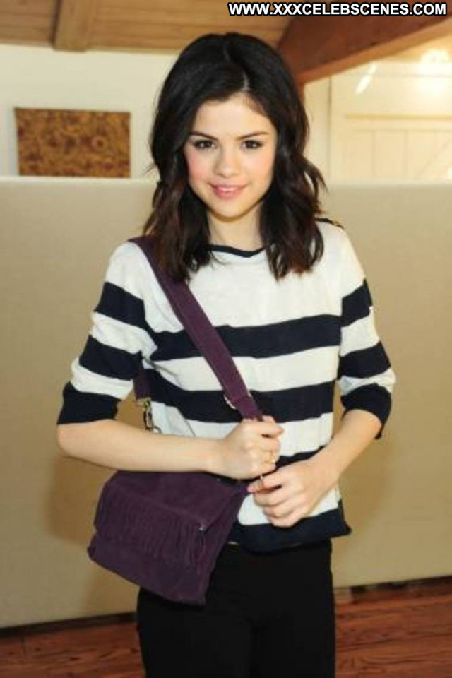 Selena Gomez Paparazzi Beautiful Celebrity Posing Hot Babe Famous Selena Gomez Paparazzi Beautiful Celebrity Posing Hot Babe Famous