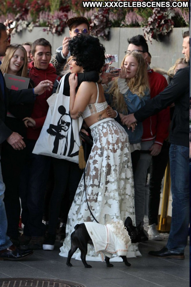 Lady Gaga Hotel Celebrity Hot Beautiful Paparazzi Gag Posing Hot Babe