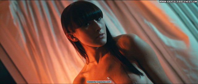 Emmeline Kellie Outlawed Posing Hot Beautiful Sex Scene Nude Babe
