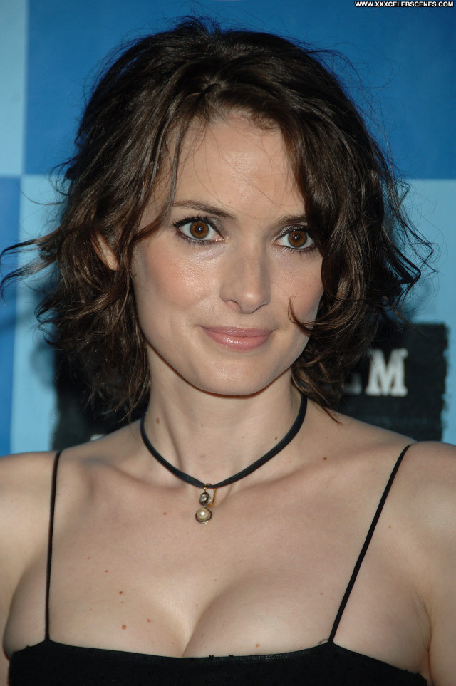 Winona Ryder No Source Posing Hot Celebrity Beautiful Babe Doll