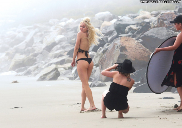 Ava Sambora No Source Posing Hot Beautiful Bikini Celebrity Babe