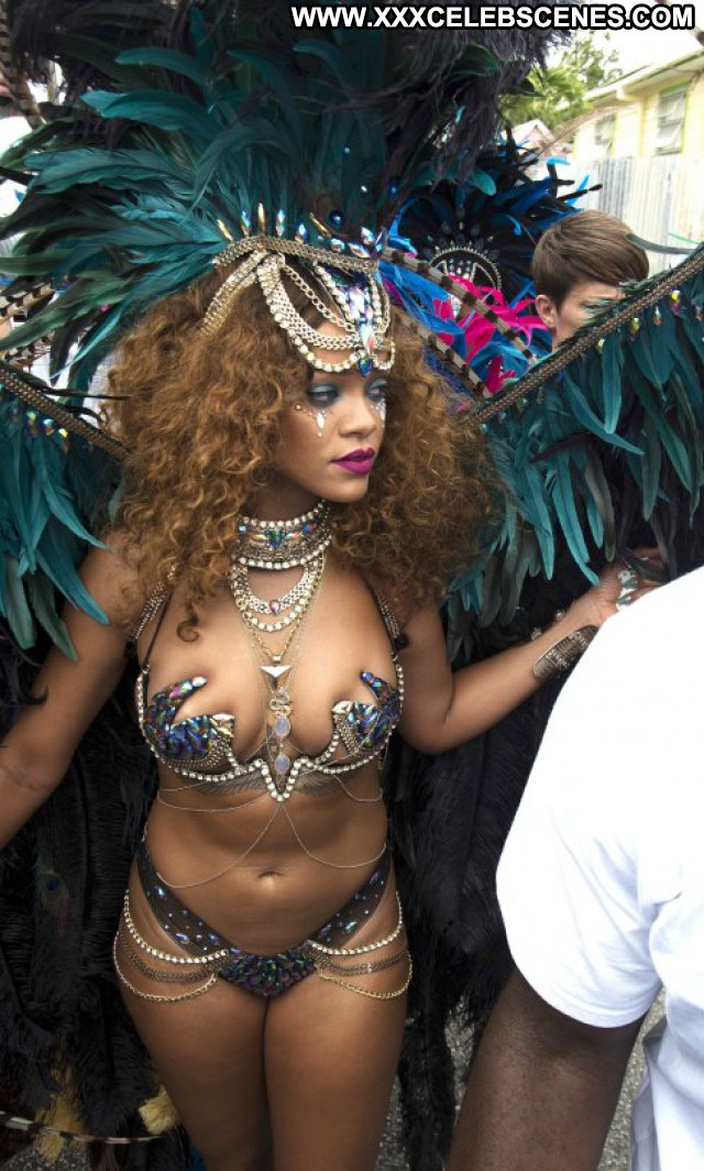 Rihanna Posing Hot Babe Beautiful Barbados Celebrity