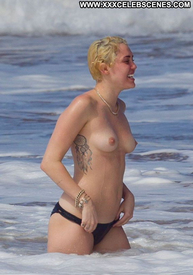 Miley Cyrus No Source Paparazzi Beautiful Topless Celebrity Babe