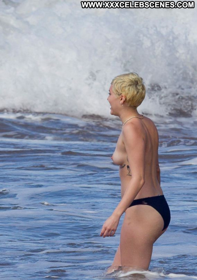 Miley Cyrus No Source Babe Topless Beautiful Celebrity Posing Hot