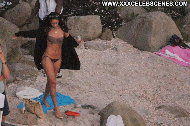 Rihanna Candids Posing Hot Babe Beautiful Bikini Celebrity