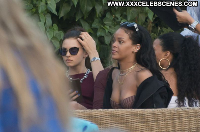 Rihanna No Source  Posing Hot Candids Babe Bikini Celebrity Beautiful