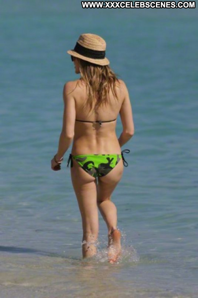 Katie Cassidy The Beach Babe Posing Hot Celebrity Beautiful Bikini