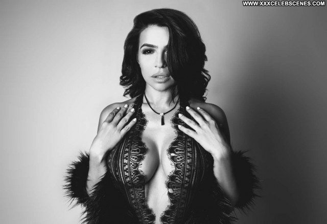 Vida Guerra Photo Shoot Glamour Sexy Babe Photo Shoot Model Posing