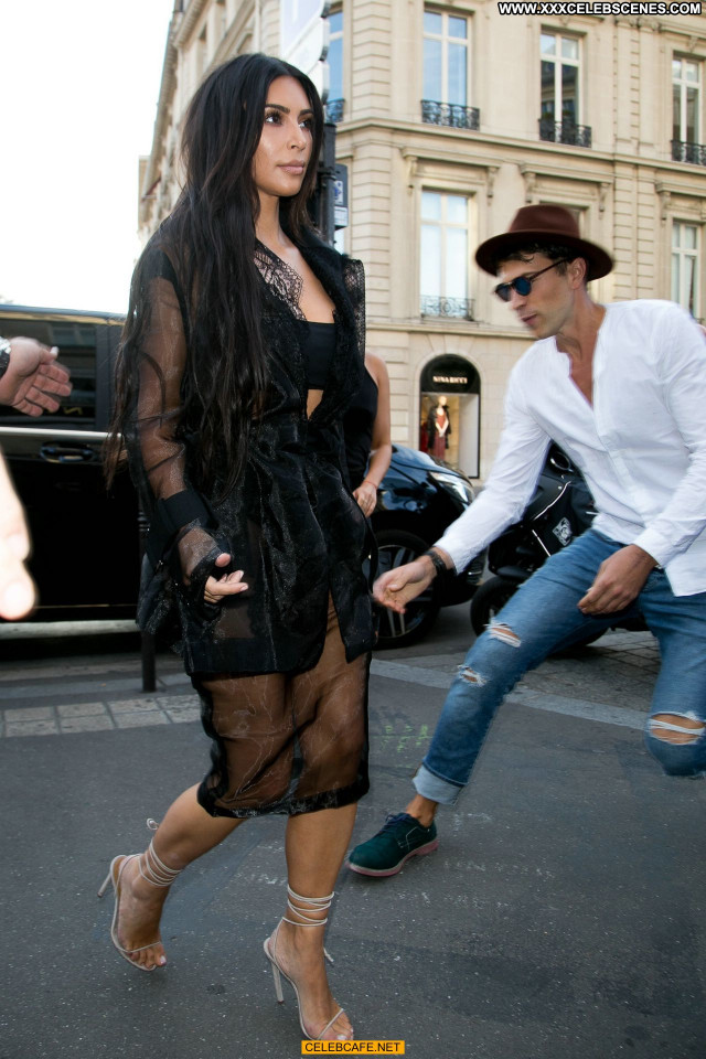 Kim Kardashian Ass Posing Hot Babe Celebrity Beautiful Paris