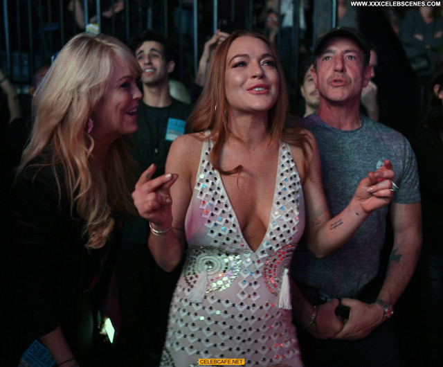 Lindsay Lohan No Source Sexy Cleavage Sex Concert Posing Hot