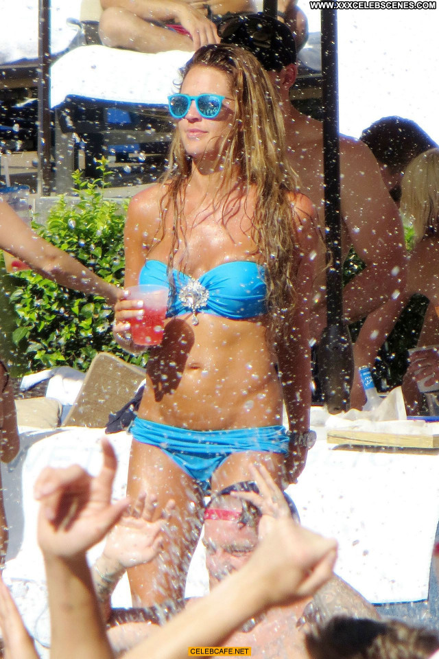 Danielle Lloyd Las Vegas Beautiful Friends Celebrity Pool Posing Hot