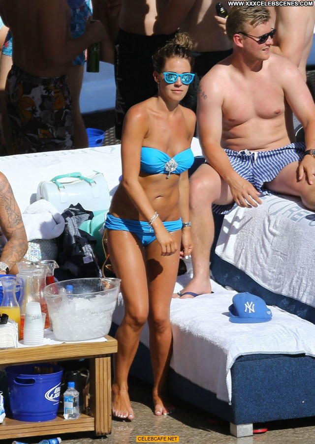 Danielle Lloyd Las Vegas Friends Pool Posing Hot Celebrity Babe