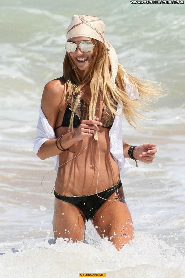 Sharni Vinson The Beach Posing Hot Babe Celebrity Beach Beautiful