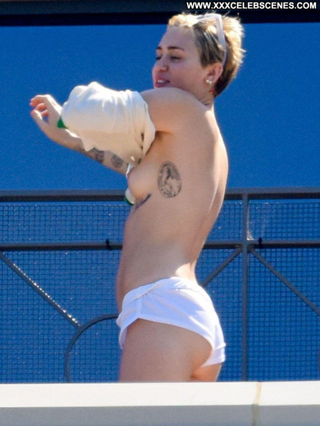 Miley Cyrus Now You Know Australia Beautiful Bra Balcony Babe Hot