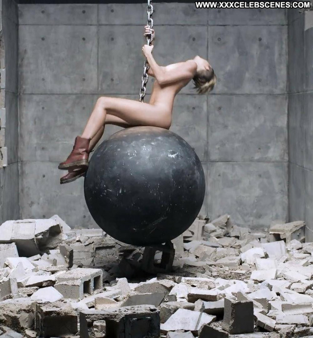 Miley Cyrus Wrecking Ball Music Video Celebrity Toples Breasts Posing