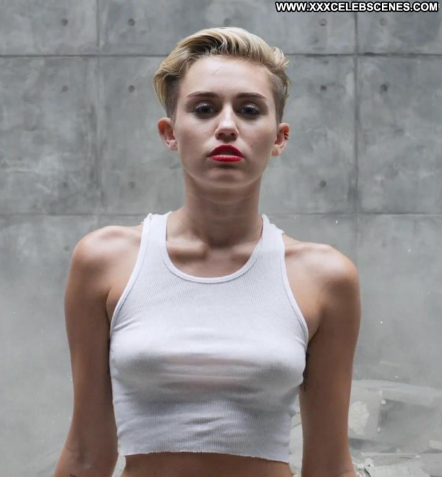 Miley Cyrus Wrecking Ball Music Video Big Tits Topless Babe Breasts