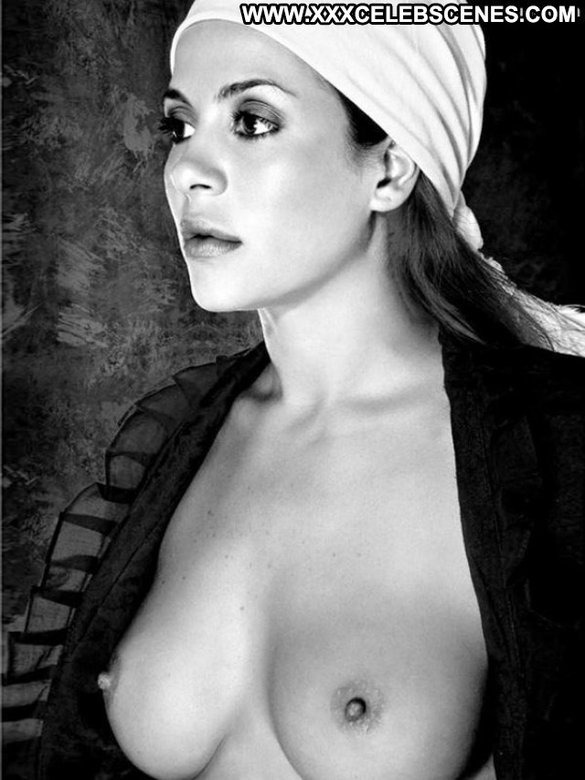 Julia Orayen The Beginning Posing Hot Nude Babe Celebrity Beautiful