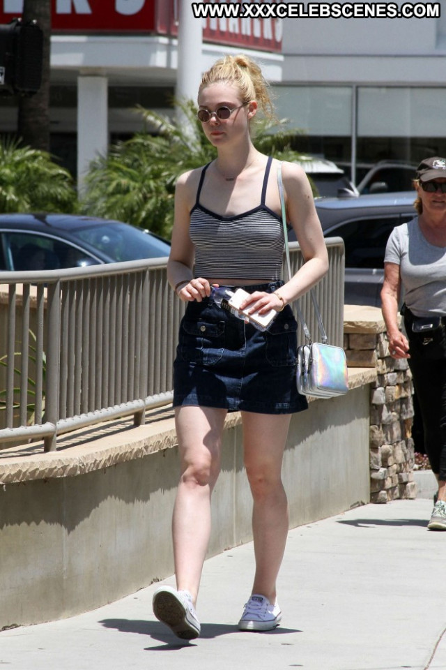 Elle Fanning No Source Beautiful Posing Hot Babe Celebrity Paparazzi