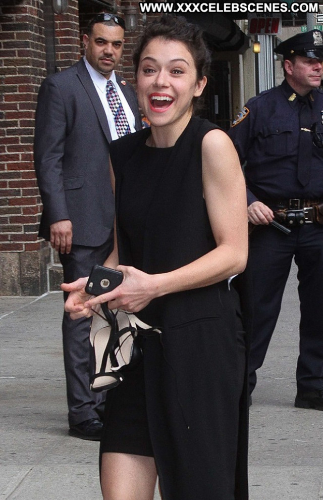 Tatiana Maslany The Late Show Paparazzi Babe Beautiful Posing Hot