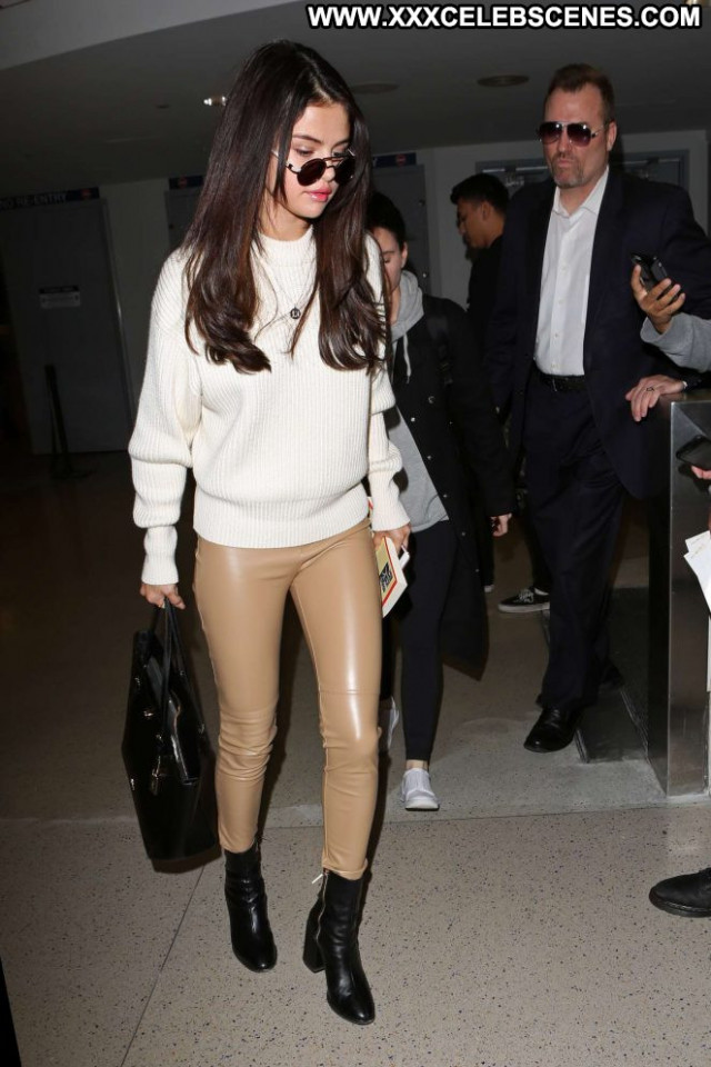 Selena Gomez Los Angeles International Los Angeles Babe Paparazzi