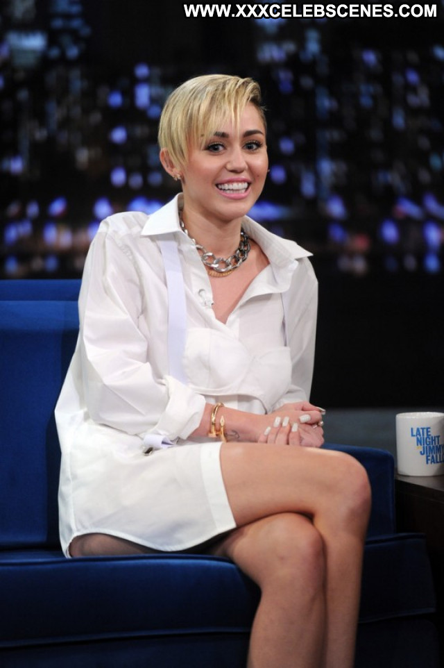 Miley Cyrus Late Night With Jimmy Fallon Posing Hot Celebrity Babe