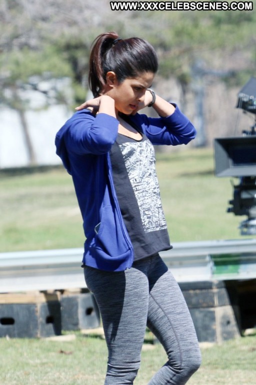 Prinyanka Chopra Celebrity Straight Babe Paparazzi Posing Hot Beautiful