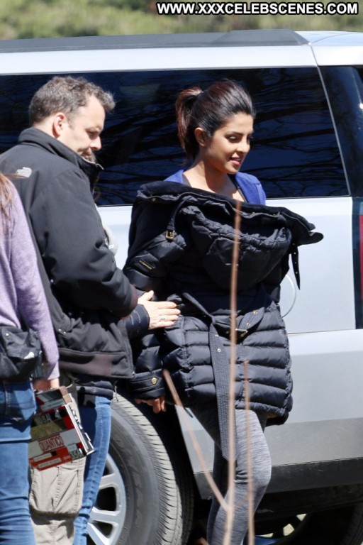 Prinyanka Chopra Celebrity Straight Babe Paparazzi Posing Hot Beautiful