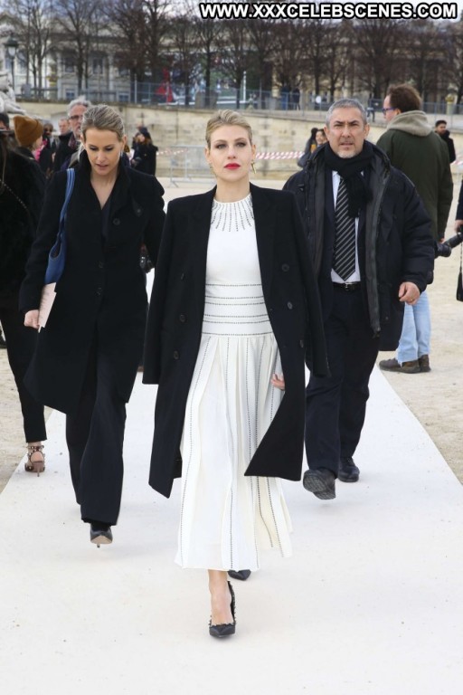 Barbara Berlusconi Celebrity Beautiful Fashion Straight Paparazzi Paris Female Babe Actress Posing Hot