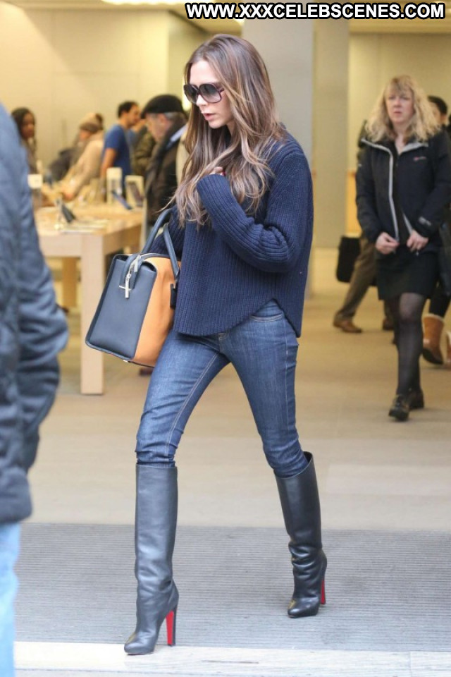 Victoria Beckham Celebrity Beautiful Paparazzi Posing Hot Jeans