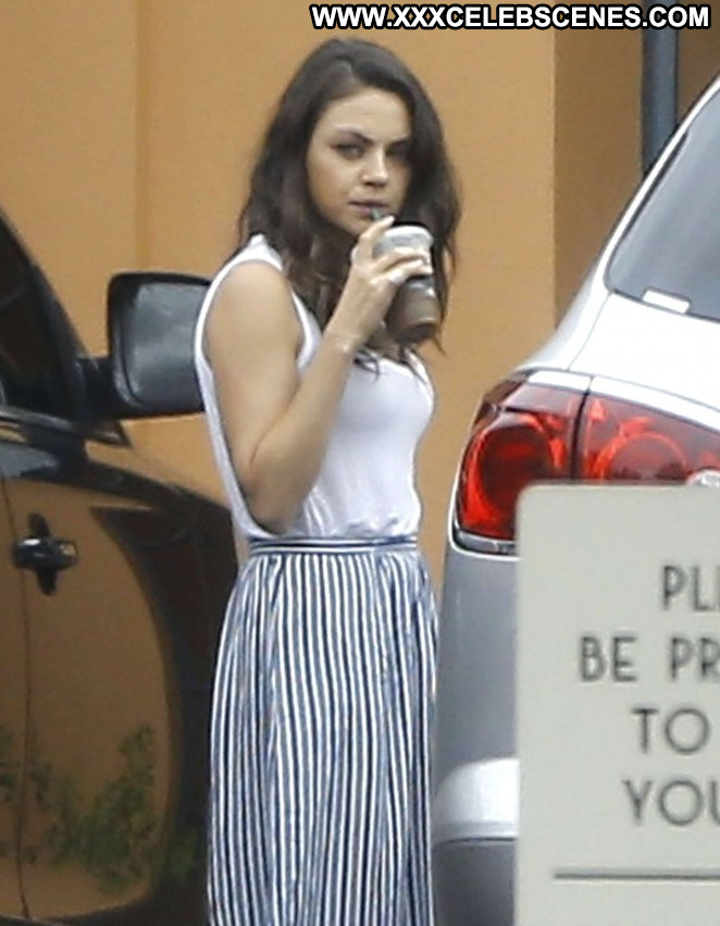 Mila Kunis Celebrity Beautiful Babe Posing Hot Paparazzi