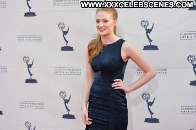 Sophie Turner Game Of Thrones Paparazzi Posing Hot Hollywood