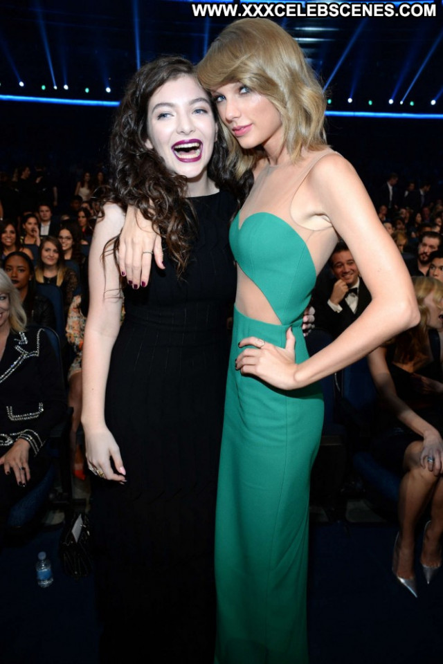Taylor Swift American Music Awards Posing Hot Celebrity Beautiful
