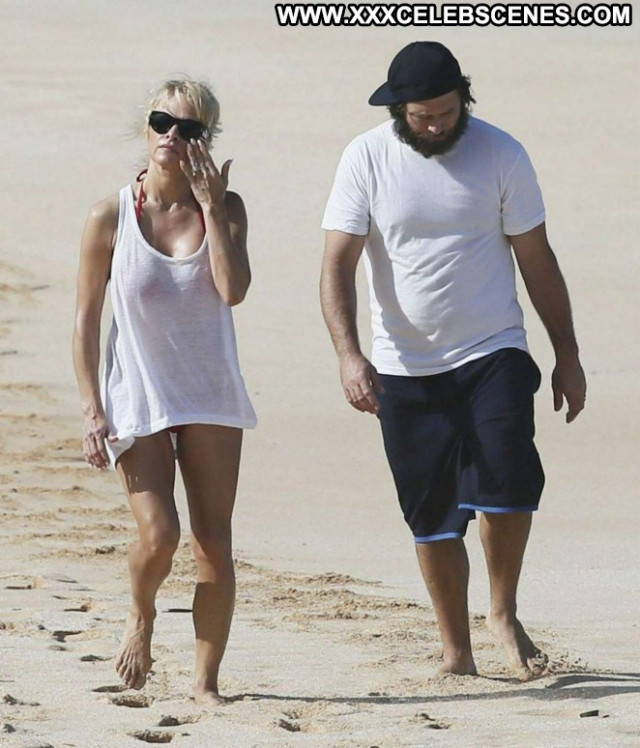 Pamela Anderson Babe Celebrity Posing Hot Hawaii Paparazzi Beautiful