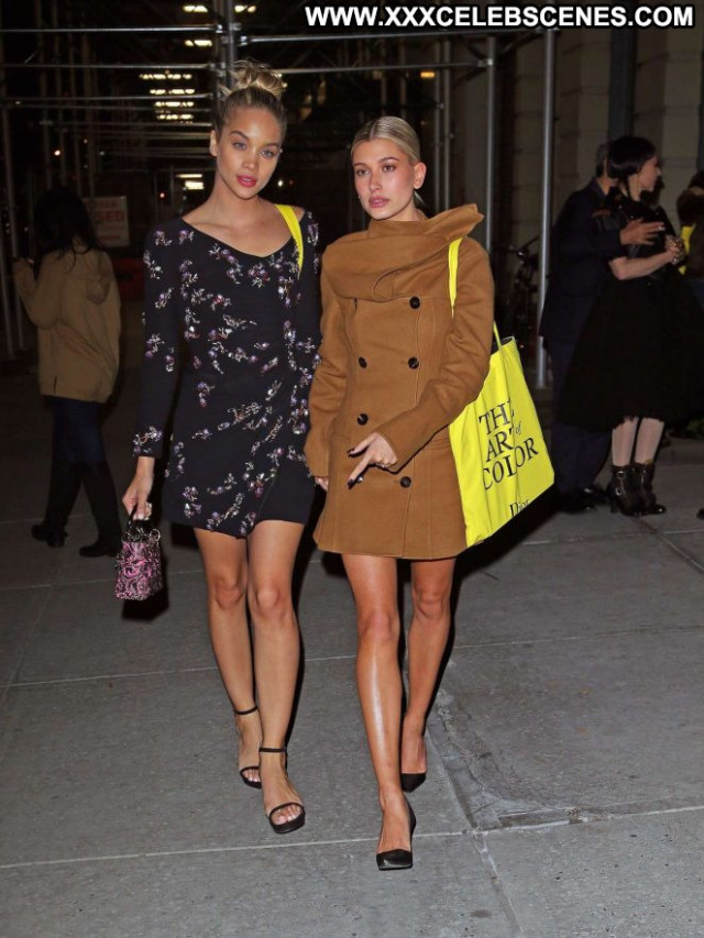 Jasmine Sanders Babe Posing Hot Beautiful Celebrity Nyc Paparazzi