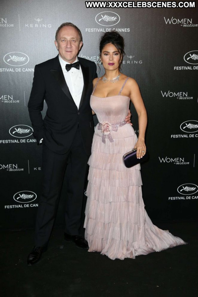 Salma Hayek Cannes Film Festival Paparazzi Babe Beautiful Posing Hot