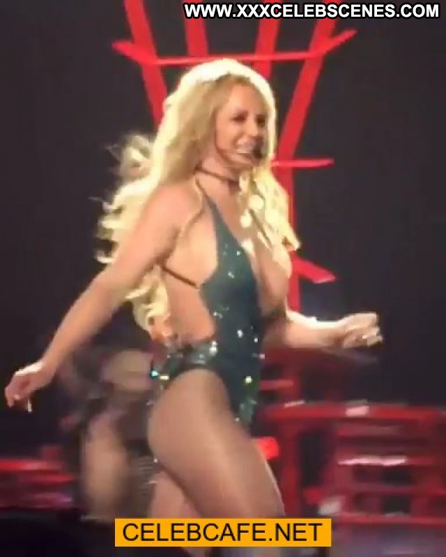 Britney Spears Las Vegas Concert Posing Hot Wardrobe Malfunction