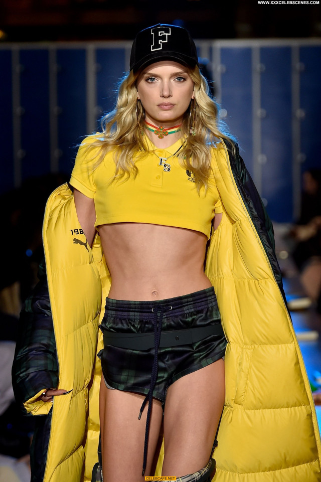 Lily Donaldson Fashion Show Fashion Posing Hot Beautiful Celebrity