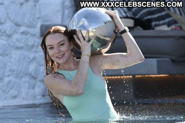 Lindsay Lohan The Beach  Posing Hot Babe Swimsuit Beautiful Paparazzi